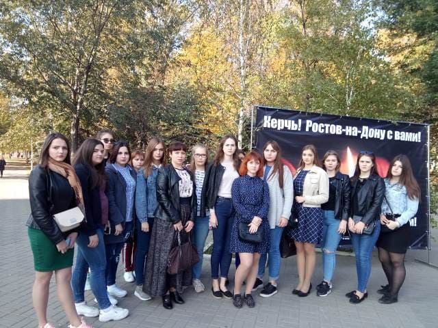 Студенты ДПК скорбят о случившемся в Керченском политехническом колледже