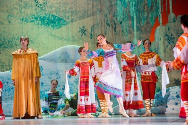 Студенты «ДПК» посмотрели в Ростовском музыкальном театре балет «Снегурочка» 